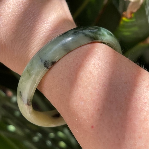 Natural Xiu green jade bangle bracelet - Picture 6 of 14